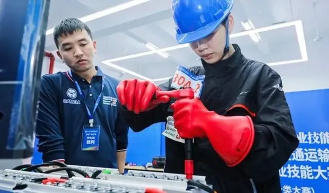 人才缺口超百萬(wàn)！新能源汽修引熱議：車(chē)企大佬在線(xiàn)指南